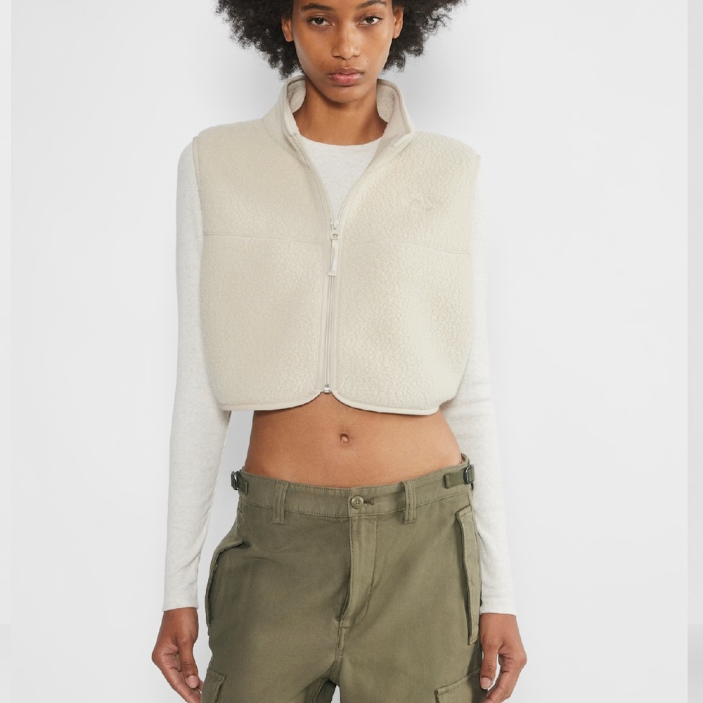 aritzia cropped fleece vest